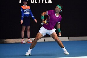 Nadal se deshace de Shapovalov en cinco sets y se instala en semifinales