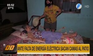Ante falta de energía, sacan camas al patio | Telefuturo