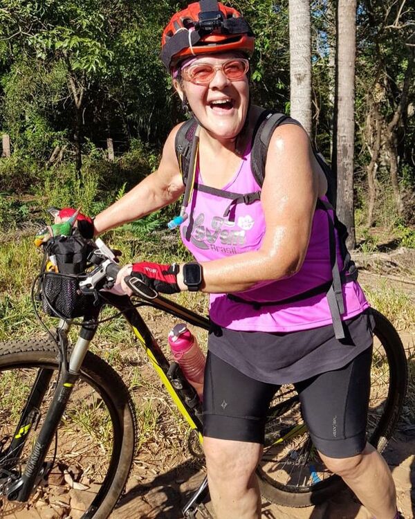 Mabel Rehnfeldt participó en bici de una carrera solo para mujeres - Gente - ABC Color