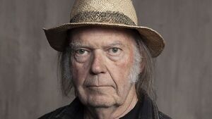 Neil Young se retirará de Spotify si no eliminan un pódcast antivacunas