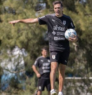 Diego Alonso dice que Uruguay saldrá a buscar los tres puntos en Asunción