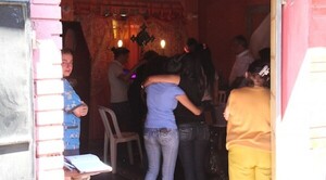 Quiso desalojar a la madrastra en pleno velorio de su papá