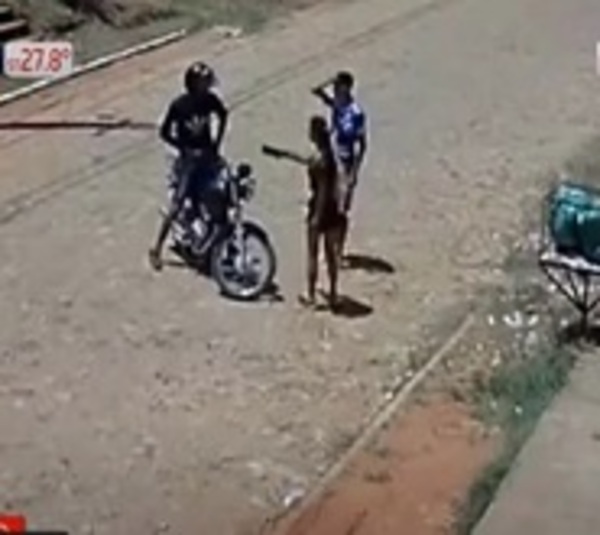 Motochorro atacó a adolescentes en Luque - Paraguay.com