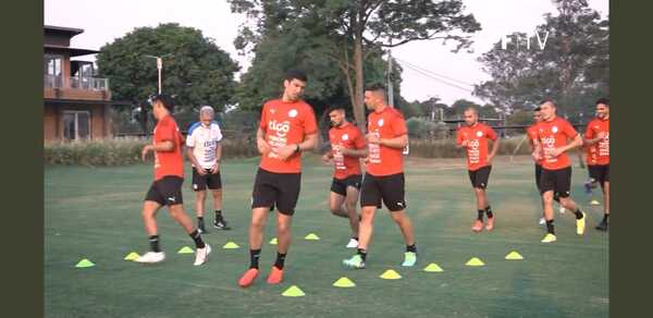 Fabian Balbuena y Braian Samudio ya entrenan con la Albirroja absoluta - La Clave