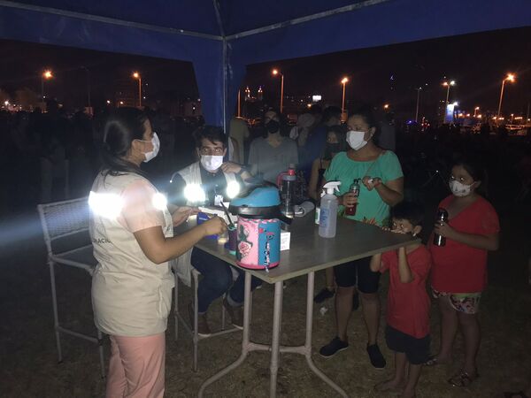 Varias personas fueron inmunizadas contra el COVID mientras disfrutaban del espectáculo Fuego sobre Agua 2022