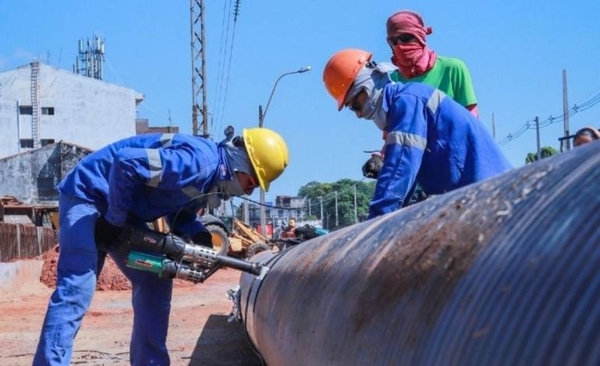 Diario HOY | Renuevan caños subterráneos en cruce de Tres Bocas