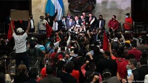 Congreso de Honduras se instala con dos presidentes a dos días de asunción de Castro