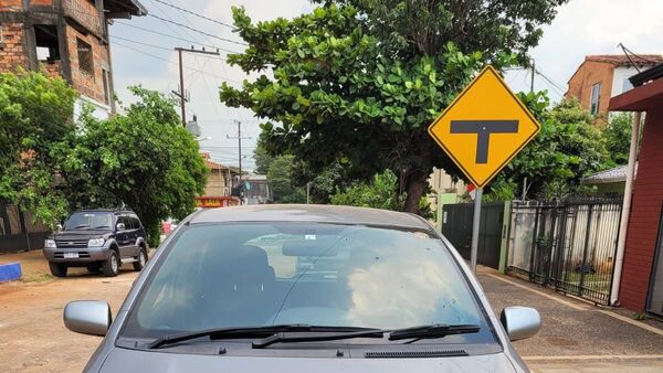 Dejó estacionado su auto frente a su casa y le robaron