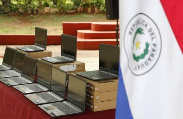 Docentes del Chaco reciben notebooks y MEC proyecta entregar 7.500 equipos antes del inicio de clases