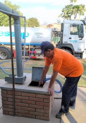 Conforman comisión para asegurar distribución de agua ante emergencia hídrica en el país - .::Agencia IP::.