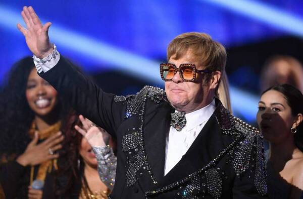 Crónica / Elton John canceló jeyma shows por culpa del COVID