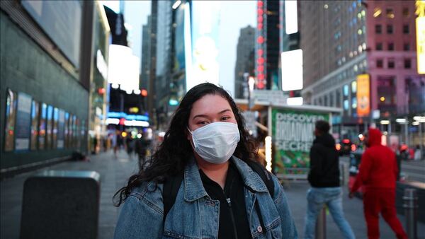 Un juez de Nueva York dicta que la obligatoriedad de usar mascarilla en interiores es inconstitucional