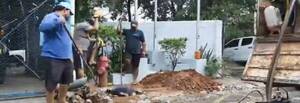 Crónica / Bomberos denunciaron y Essap apareció después de dos años
