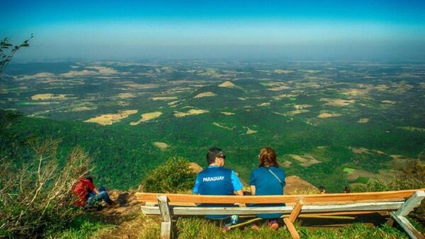 Asalto en plena cima del Cerro Tres Kandu a jóvenes