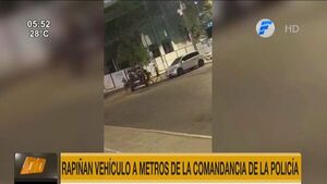 Delincuentes rapiñan auto a metros de la Comandancia de la Policía