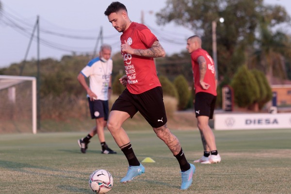 Con plantel completo activó la Albirroja esperando por Uruguay - .::Agencia IP::.