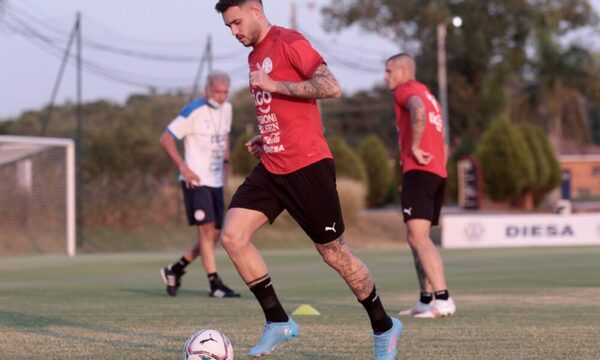 Con plantel completo activó la Albirroja esperando por Uruguay