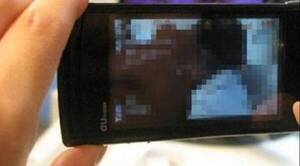¡Aberrante! Madre obligaba a su hijo adolescente a filmarla teniendo sexo con su pareja