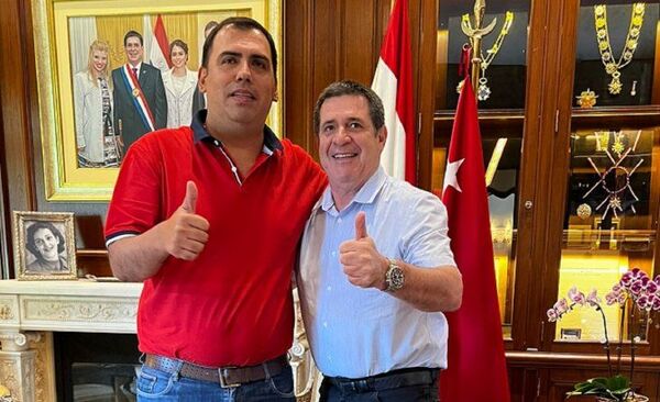 GOBERNADOR DE CAAZAPÁ ABANDONA OFICIALISMO Y SE UNE A HC - Itapúa Noticias