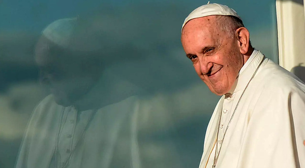 El papa Francisco pidió a los padres que no condenen a sus hijos por su orientación sexual | OnLivePy