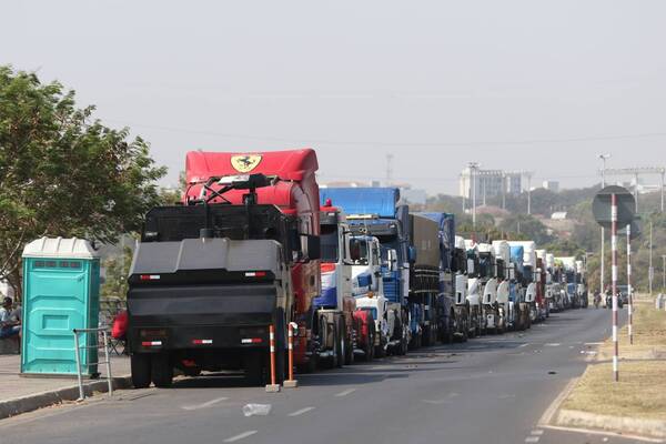 Crónica / Camioneros consideran "catastrófico" aumento jey de combustible