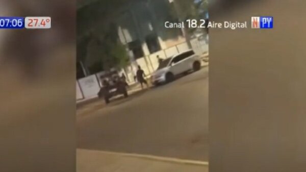 Rapiñan un auto a metros de la Comandancia de la Policía | Noticias Paraguay