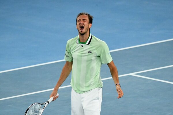 Exigido al máximo, Medvedev supera a Auger-Aliassime y está en semifinales
