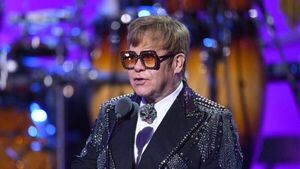 Elton John cancela dos conciertos al dar positivo para COVID-19