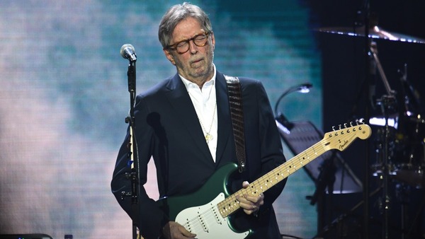 Eric Clapton dijo que los vacunados por el Covid son víctimas de la “hipnosis de formación masiva”