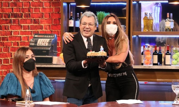 Cumpleaños en “Polémica en el bar” | Telefuturo