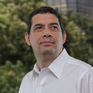A Velázquez todavía no le preocupan los reiterados rajes de gobernadores de su movimiento