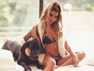 Crónica / ¿Qué le llevó a esta modelo a hacerse cuatro cirugías en la pierna?