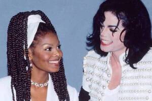 Crónica / Michael Jackson maltrataba a su hermana "rellenadita"