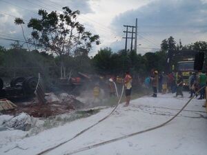 Camión volcó en Santaní y sus ocupantes quedaron sepultados  - Nacionales - ABC Color