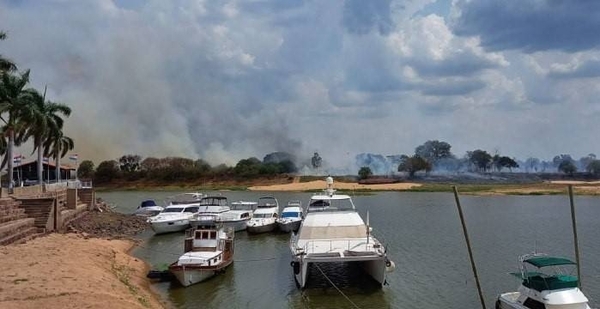 Diario HOY | Incendio consume un islote ubicado cerca del Yacht y Golf Club