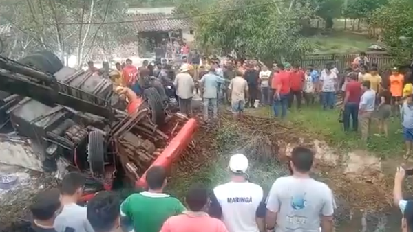 San Pedro: Tras vuelco de camión e incendio, rescatan a ocupantes