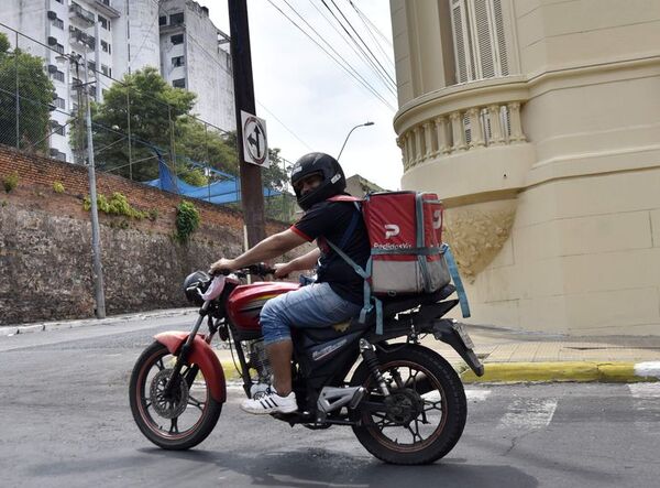 “Deliverys” piden que se les invite una botella de agua - Nacionales - ABC Color