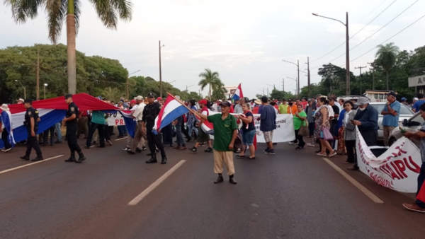 Exobreros de Itaipú reclaman pagos - El Independiente