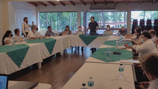 Ministro de Industria y Comercio visita Itapúa y buscará potenciar el sector porcino en la región.