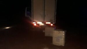 Asaltantes roban camión de firma transportadora en Los Cedrales