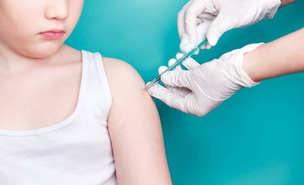 Diario HOY | ¿Debo vacunar a mi hijo pequeño?: “No deben tener miedo”, responde pediatra