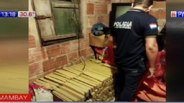 Dormía con panes, pero con 401 panes de marihuana | Noticias Paraguay