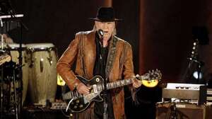 Spotify retiró la música de Neil Young después de su ultimátum sobre un polémico podcast