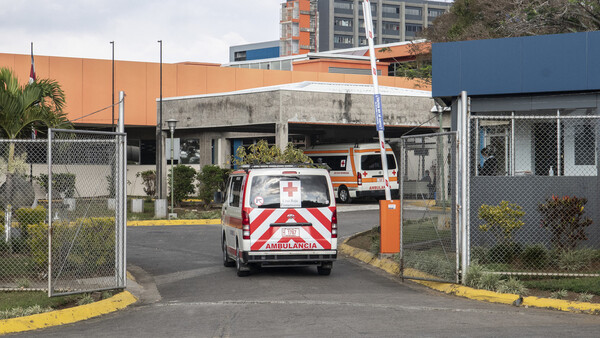 Un grupo de antivacunas irrumpe en un hospital intentando sacar a un niño internado - Megacadena — Últimas Noticias de Paraguay