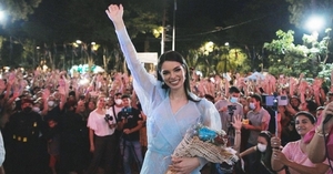 La virreina universal Nadia Ferreira se sumó a la Orquesta H2O en Dubái