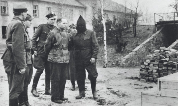 La historia del “animal de Auschwitz”: estricta educación católica para un asesino atroz