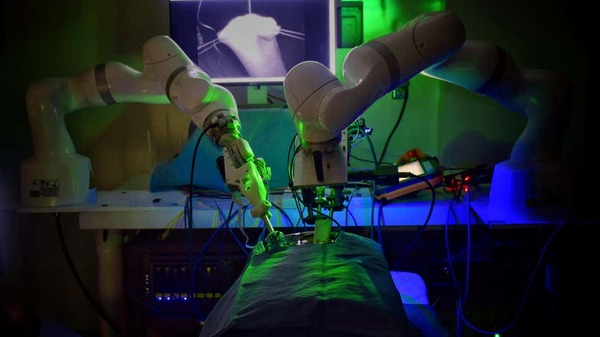 Un robot cirujano experimental pudo operar sin ayuda humana