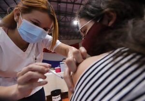 Más de 893.900 dosis anticovid fueron aplicadas en el último mes - Paraguay Informa