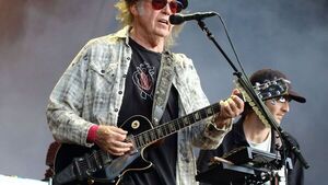 Neil Young retira su música de Spotify como había anunciado