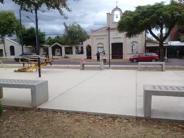 Tiroteo en Posadas: Dos hombres se balearon en una plazoleta infantil de las Cuatro Avenidas, uno terminó herido y el otro se fugó